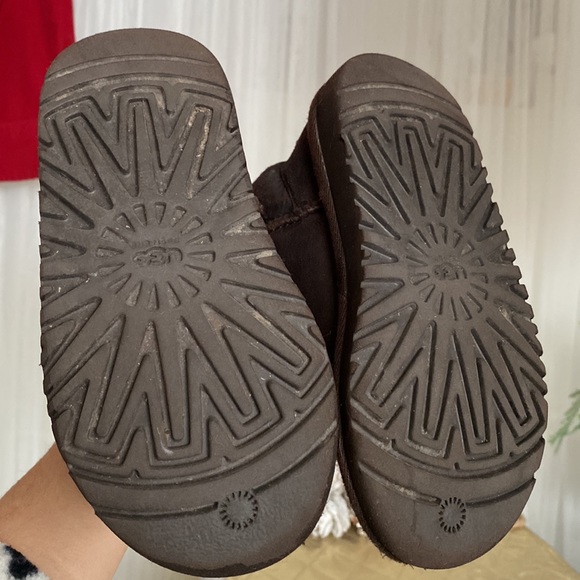 REDUCED! Youth Ugg Australia Classic II boots - Picture 6 of 13